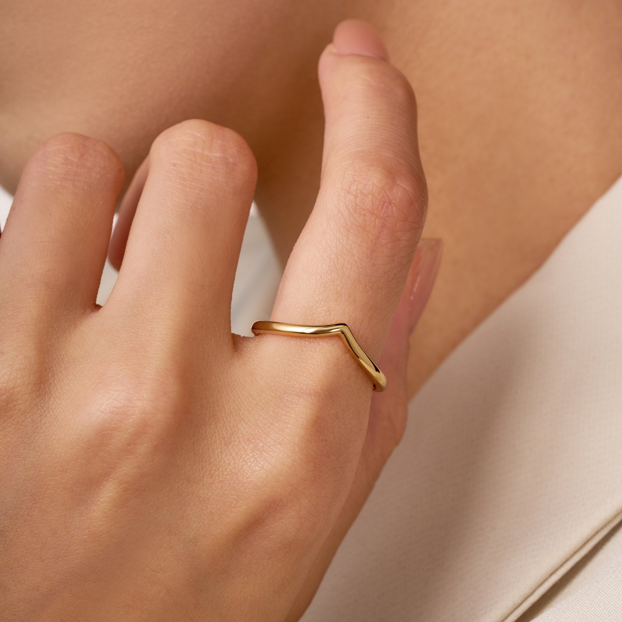 Bande minimaliste en forme de V