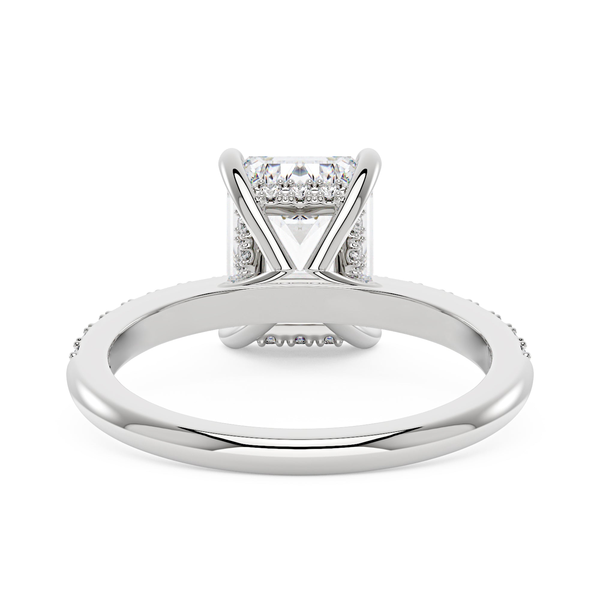 Bague émeraude sertie d'un halo caché et d'un pavage