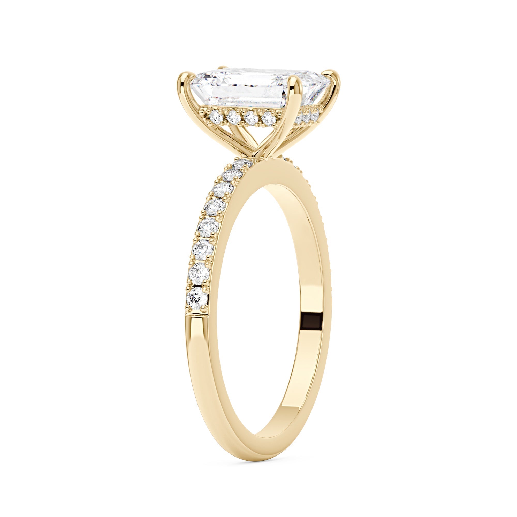 Bague émeraude sertie d'un halo caché et d'un pavage