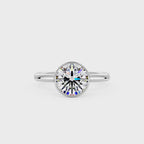 Bague solitaire en moissanite sertie sur une lunette ronde