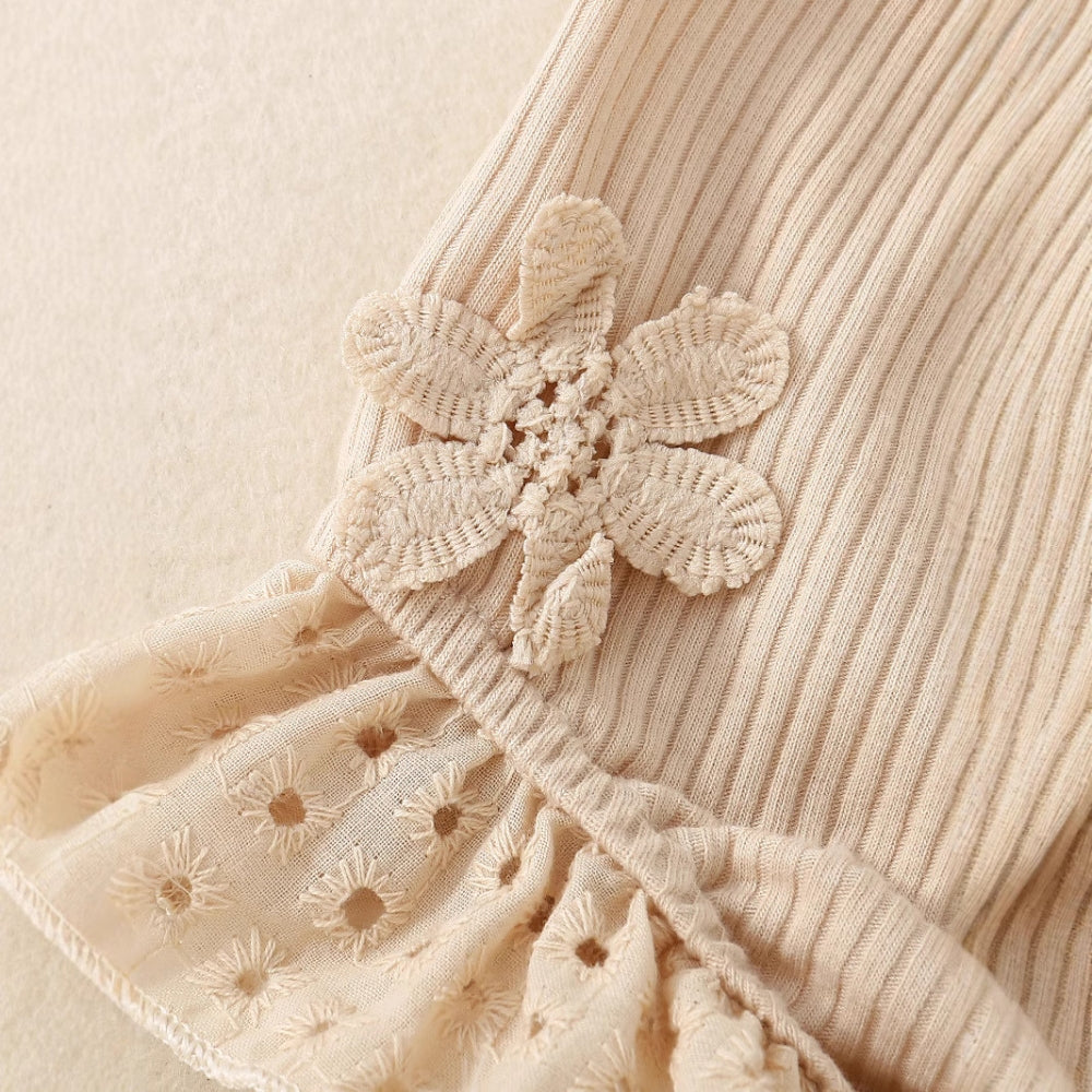 Ensemble haut à volants en dentelle et bloomer pour bébé fille