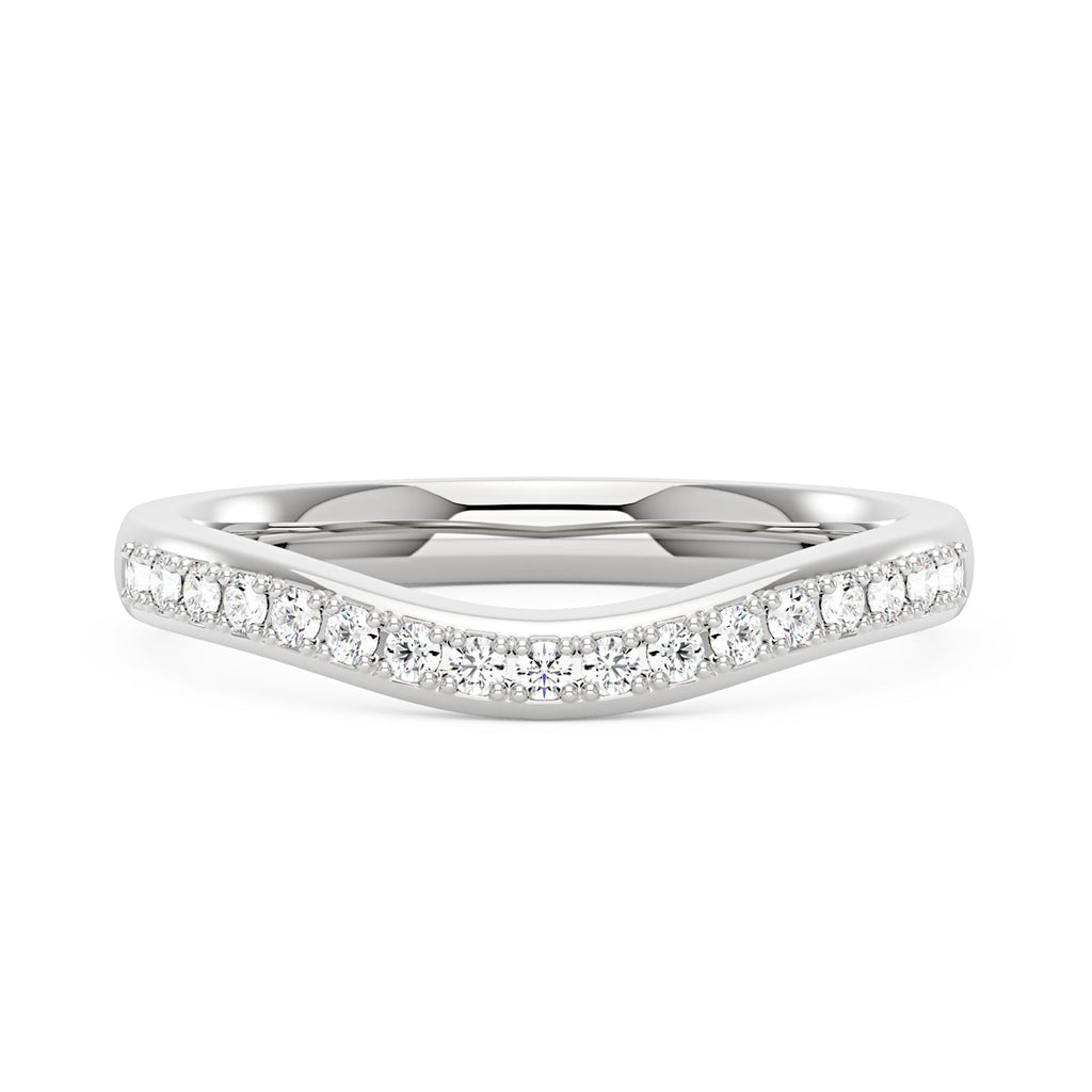 Alliance demi-alliance incurvée en moissanite pavée.