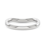 Alliance demi-alliance incurvée en moissanite pavée.