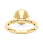 Bague solitaire en moissanite sertie sur une lunette ronde
