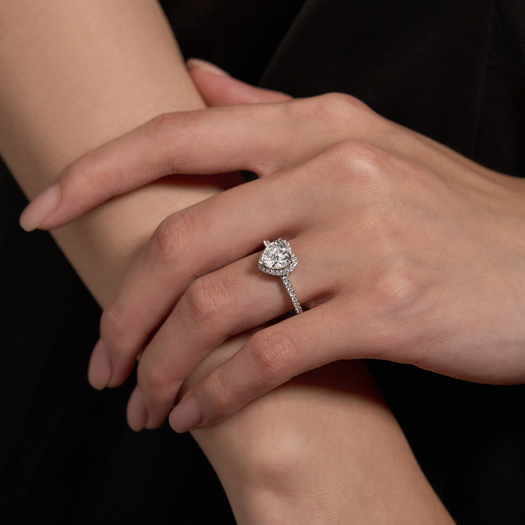 Bague halo en moissanite en forme de cœur avec anneau pavé