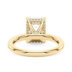 Bague en moissanite radiante à halo caché