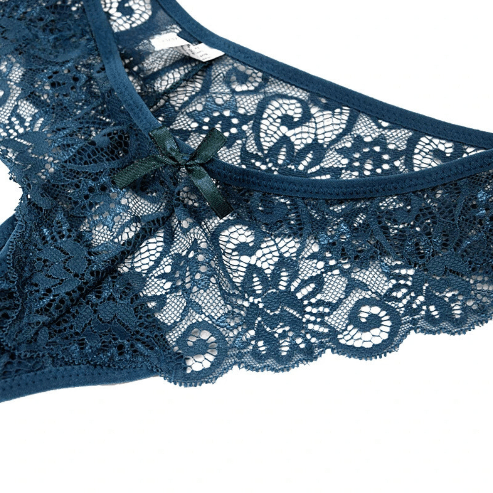 String taille basse en dentelle