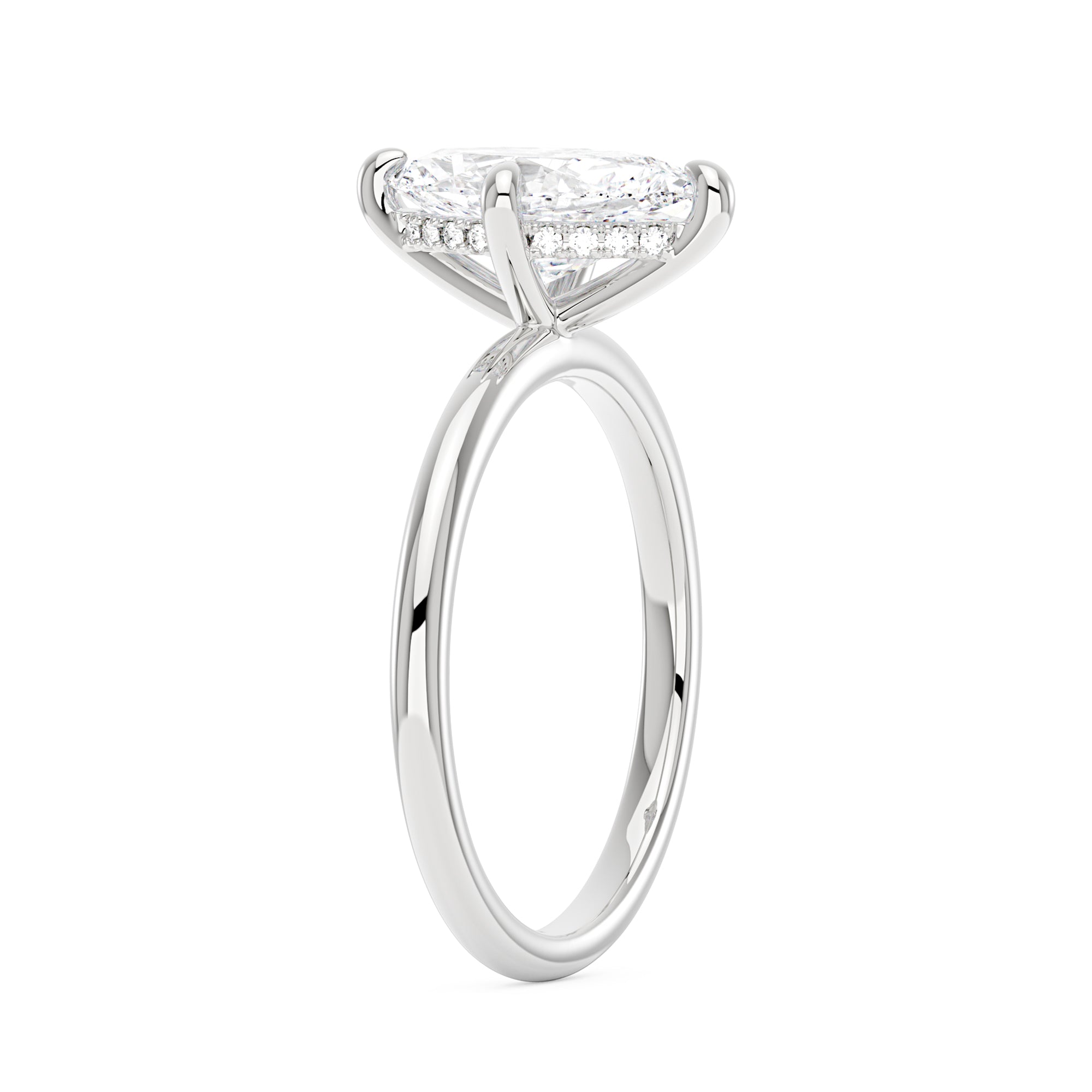 Bague solitaire en moissanite taille marquise avec halo caché