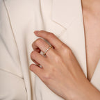 Alliance sertie d'une moissanite ronde