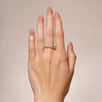 Alliance sertie d'une moissanite ronde